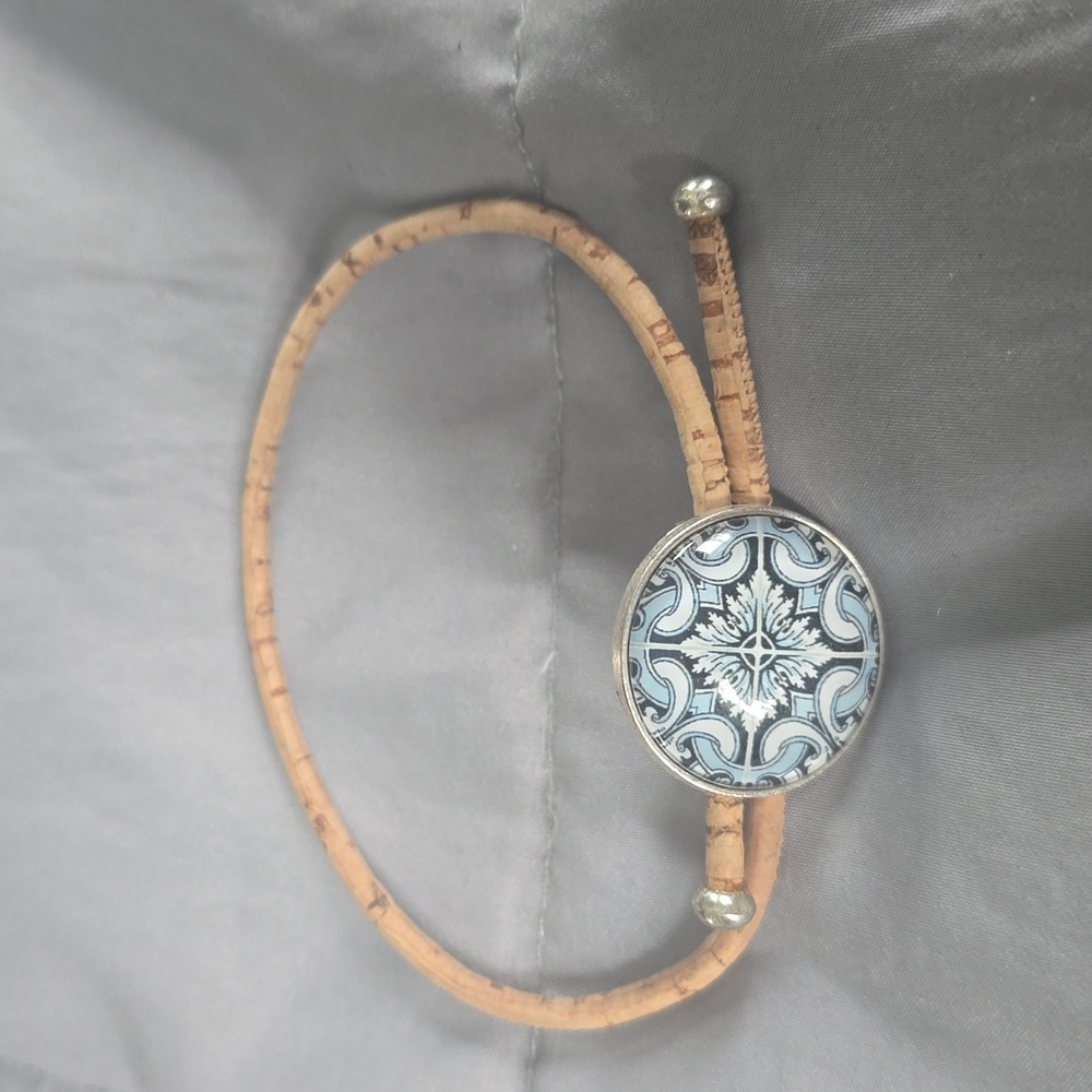 Adjustable bracelet
